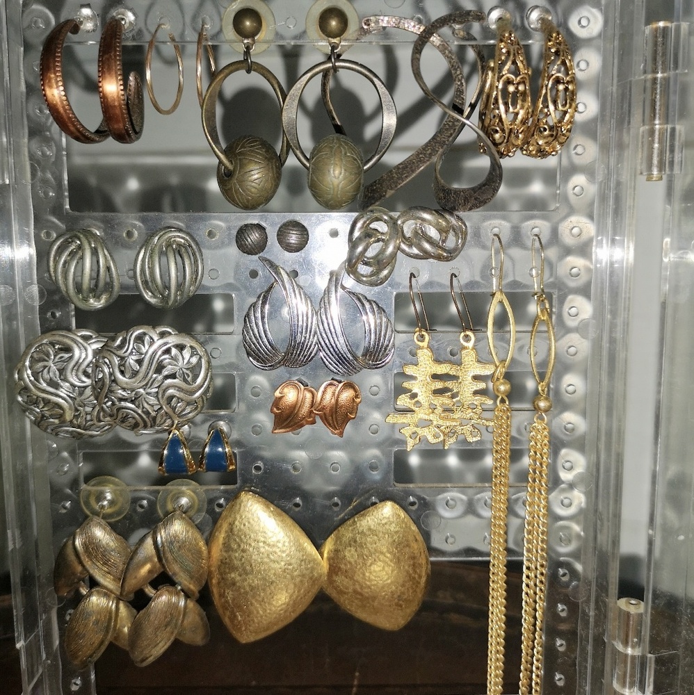 Tons of vintage earrings! Plus 3 holders / stands